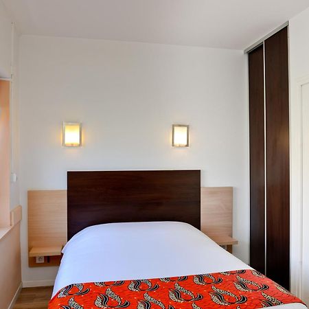 Logis Hostellerie Du Neez Gan Екстер'єр фото