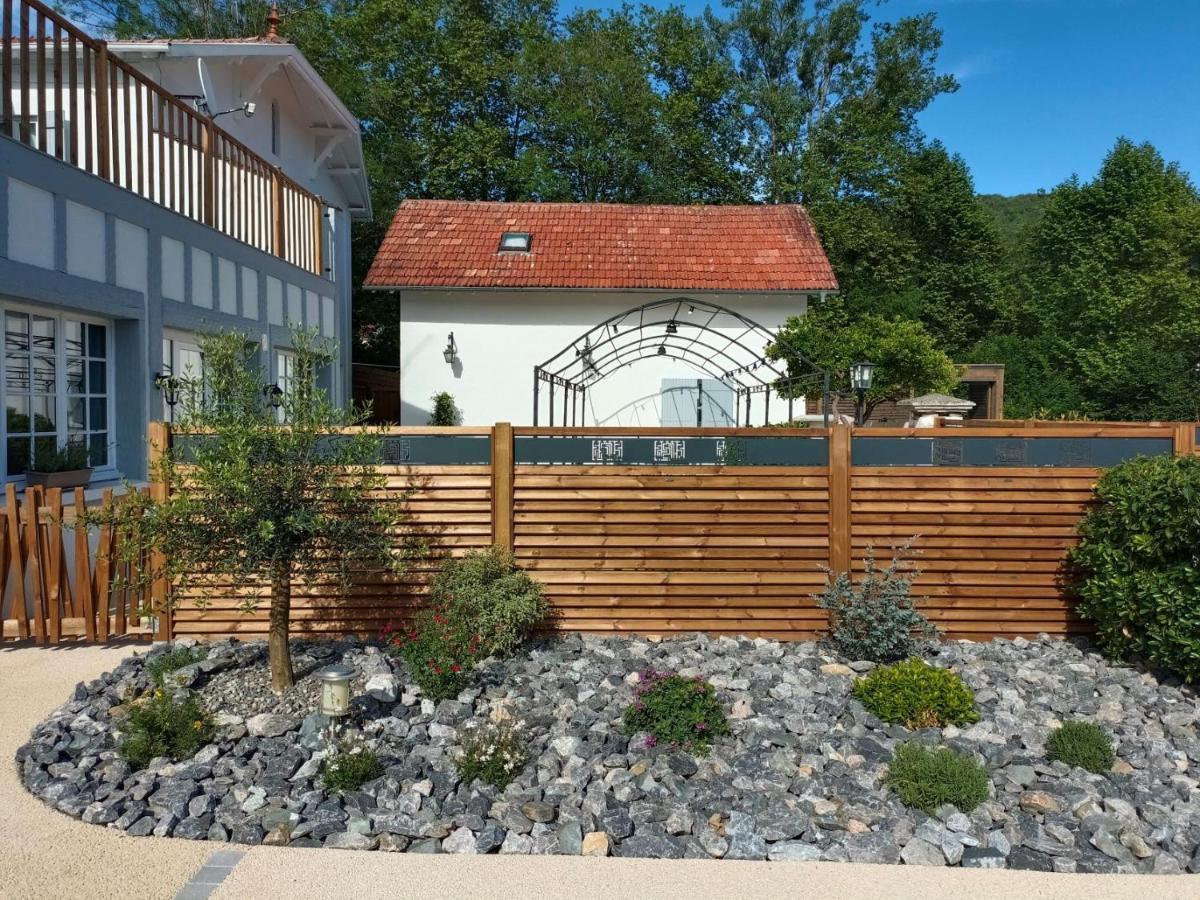 Logis Hostellerie Du Neez Gan Екстер'єр фото