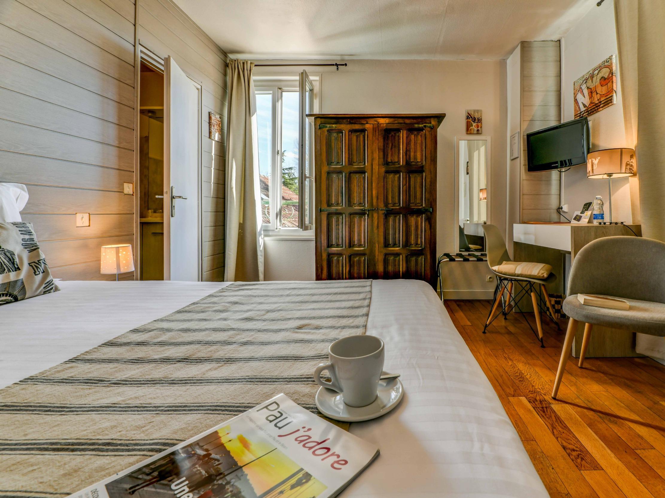 Logis Hostellerie Du Neez Gan Екстер'єр фото