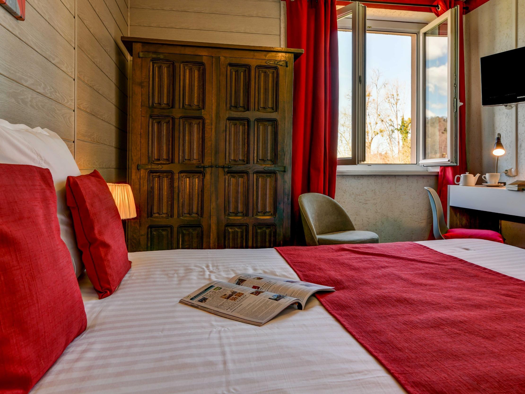 Logis Hostellerie Du Neez Gan Екстер'єр фото