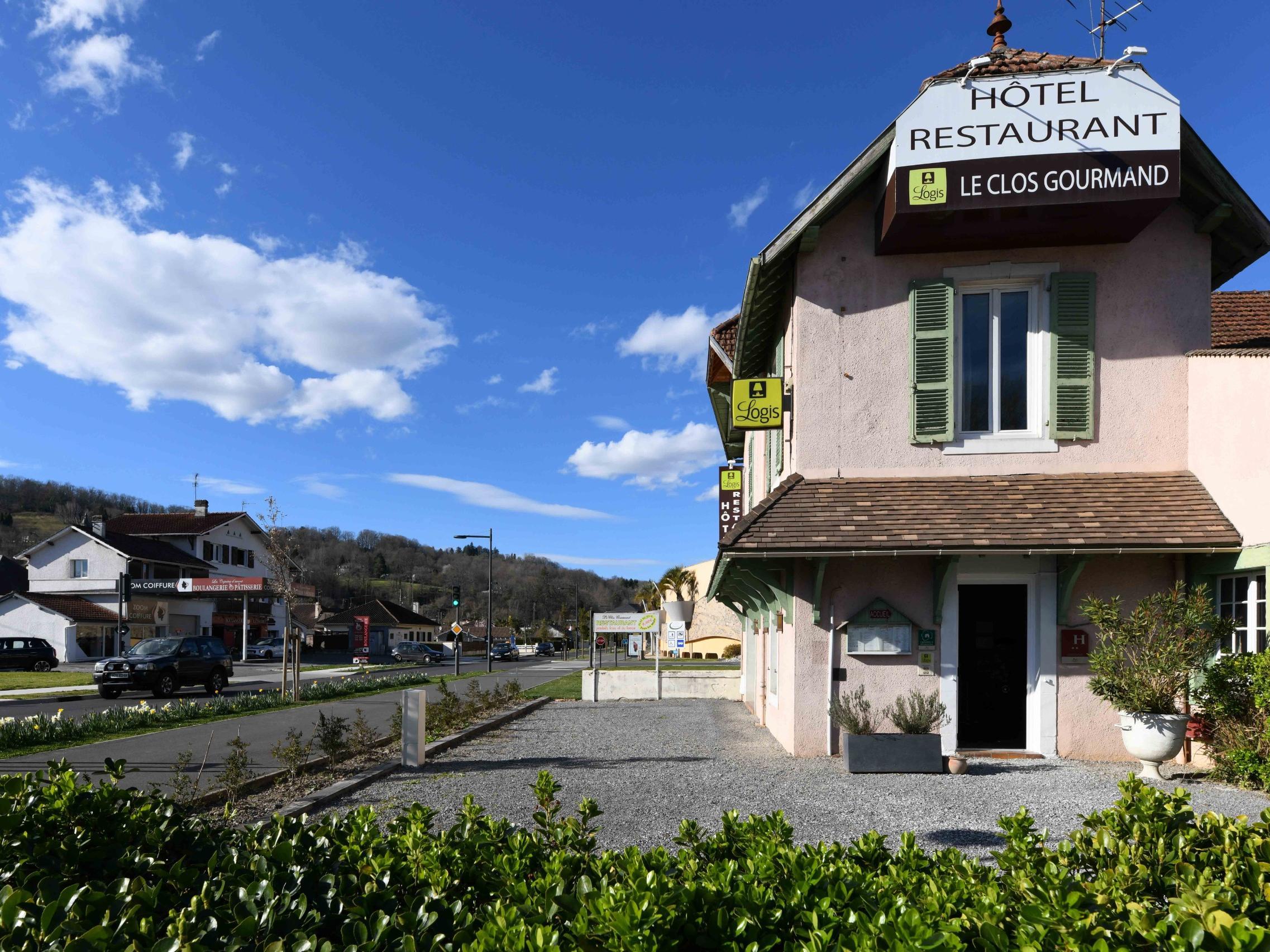 Logis Hostellerie Du Neez Gan Екстер'єр фото