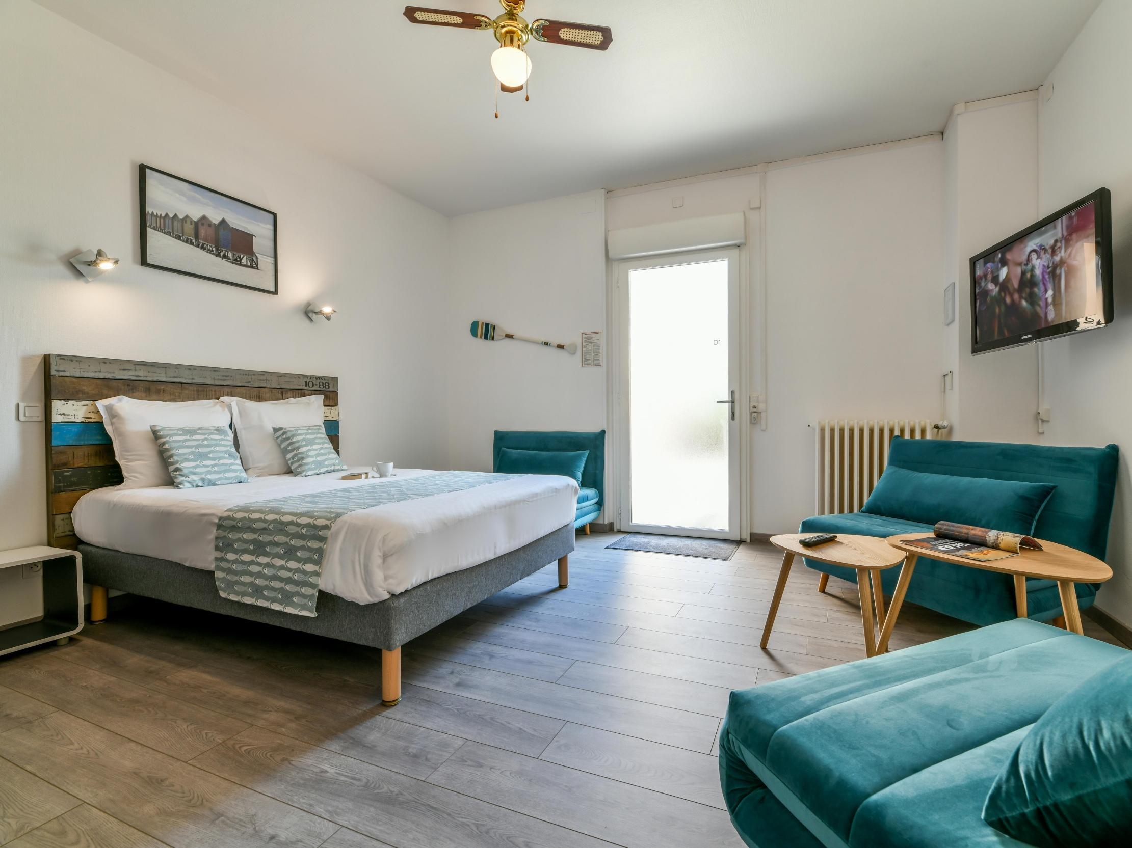 Logis Hostellerie Du Neez Gan Екстер'єр фото