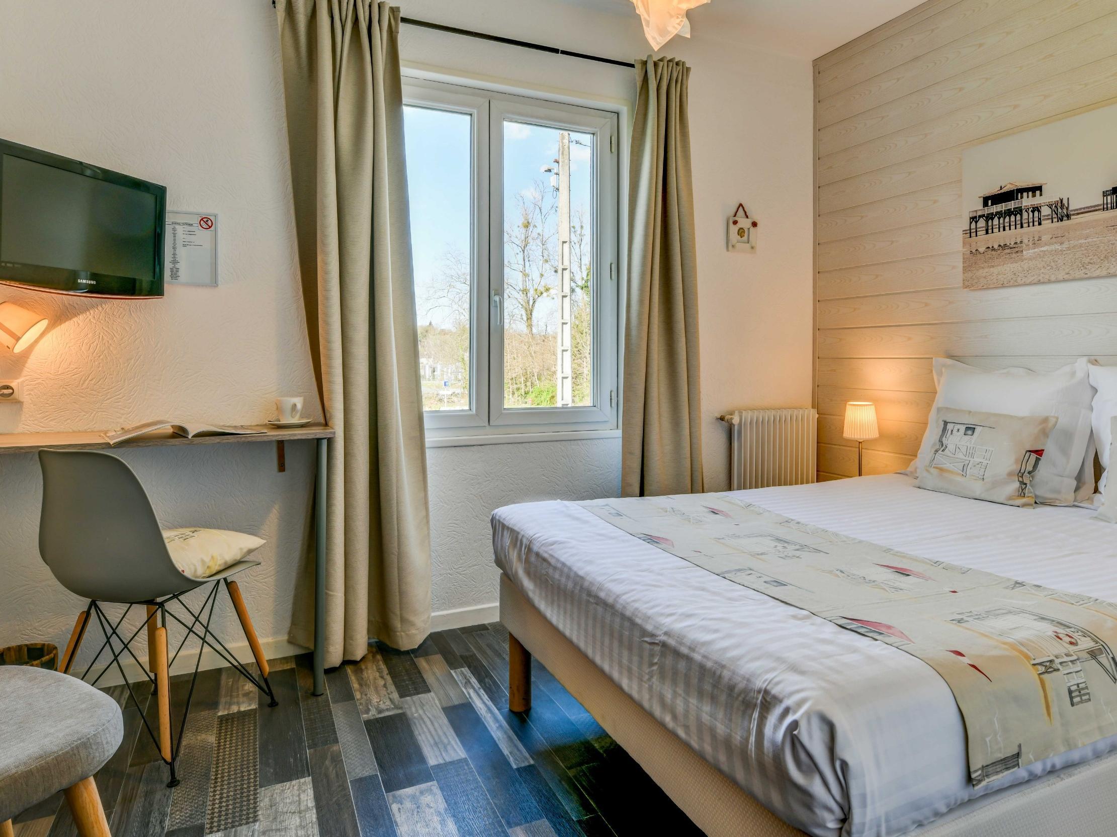 Logis Hostellerie Du Neez Gan Екстер'єр фото