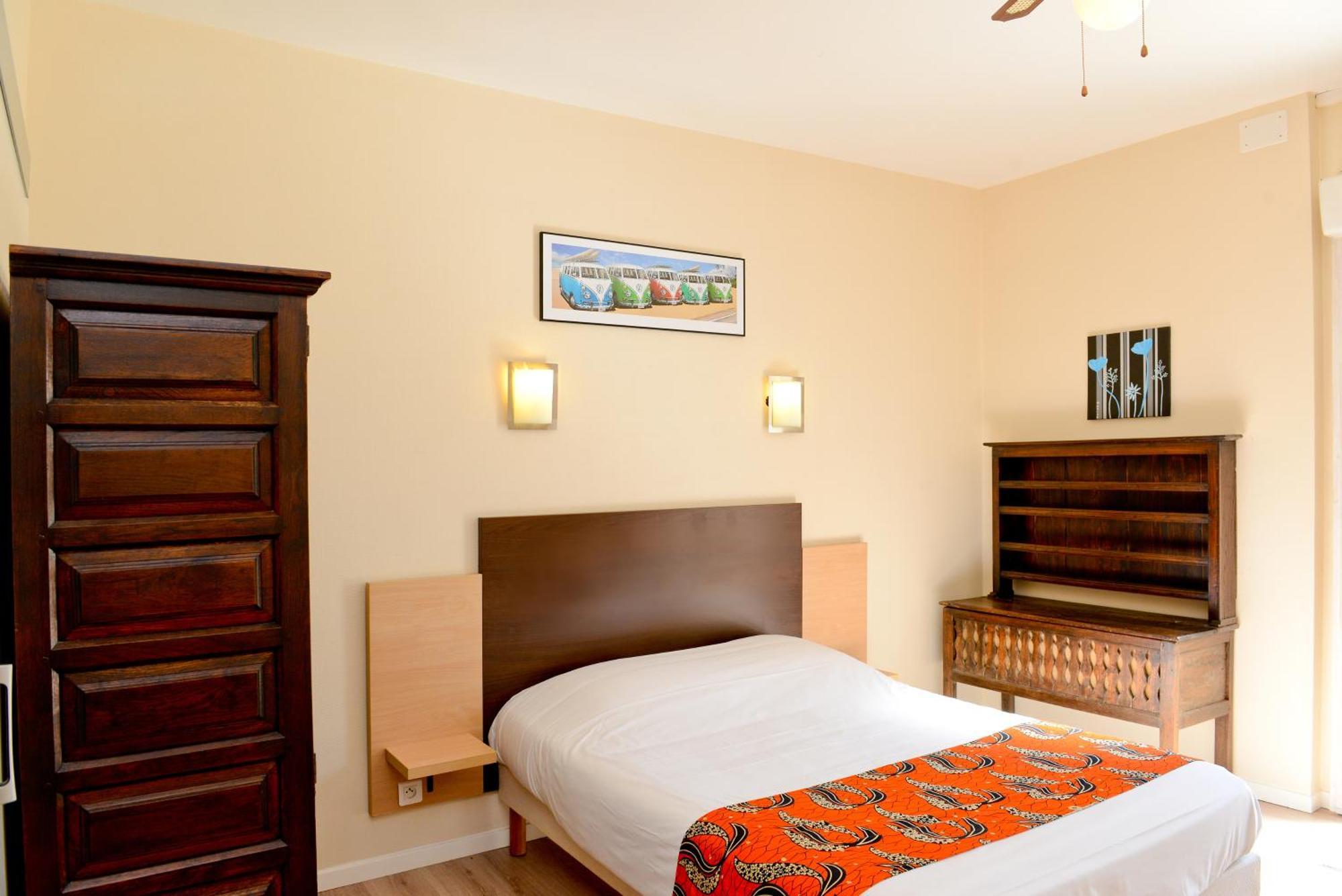 Logis Hostellerie Du Neez Gan Екстер'єр фото