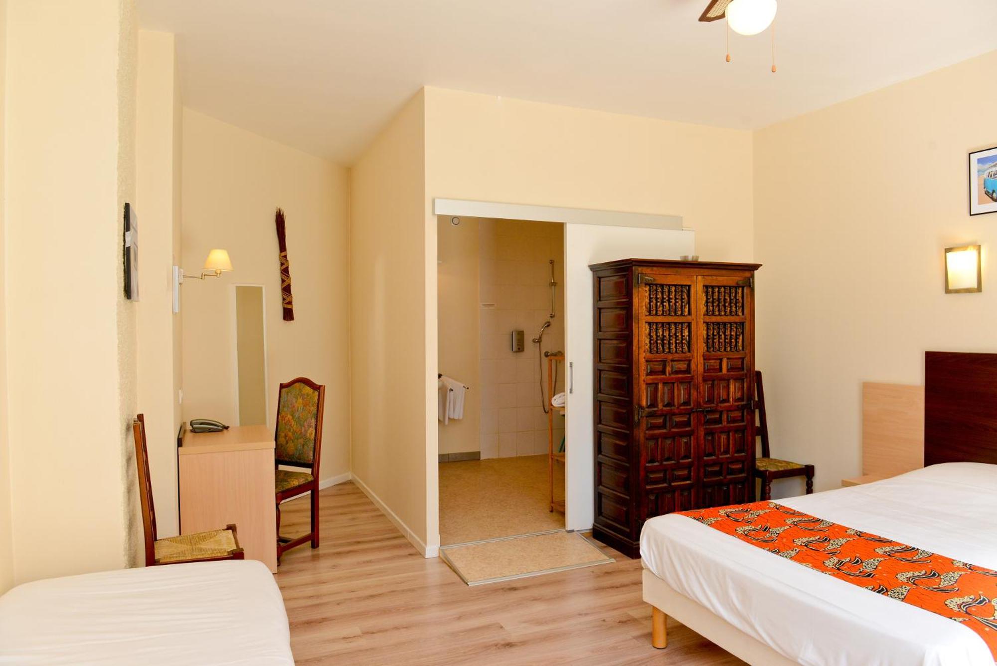 Logis Hostellerie Du Neez Gan Екстер'єр фото