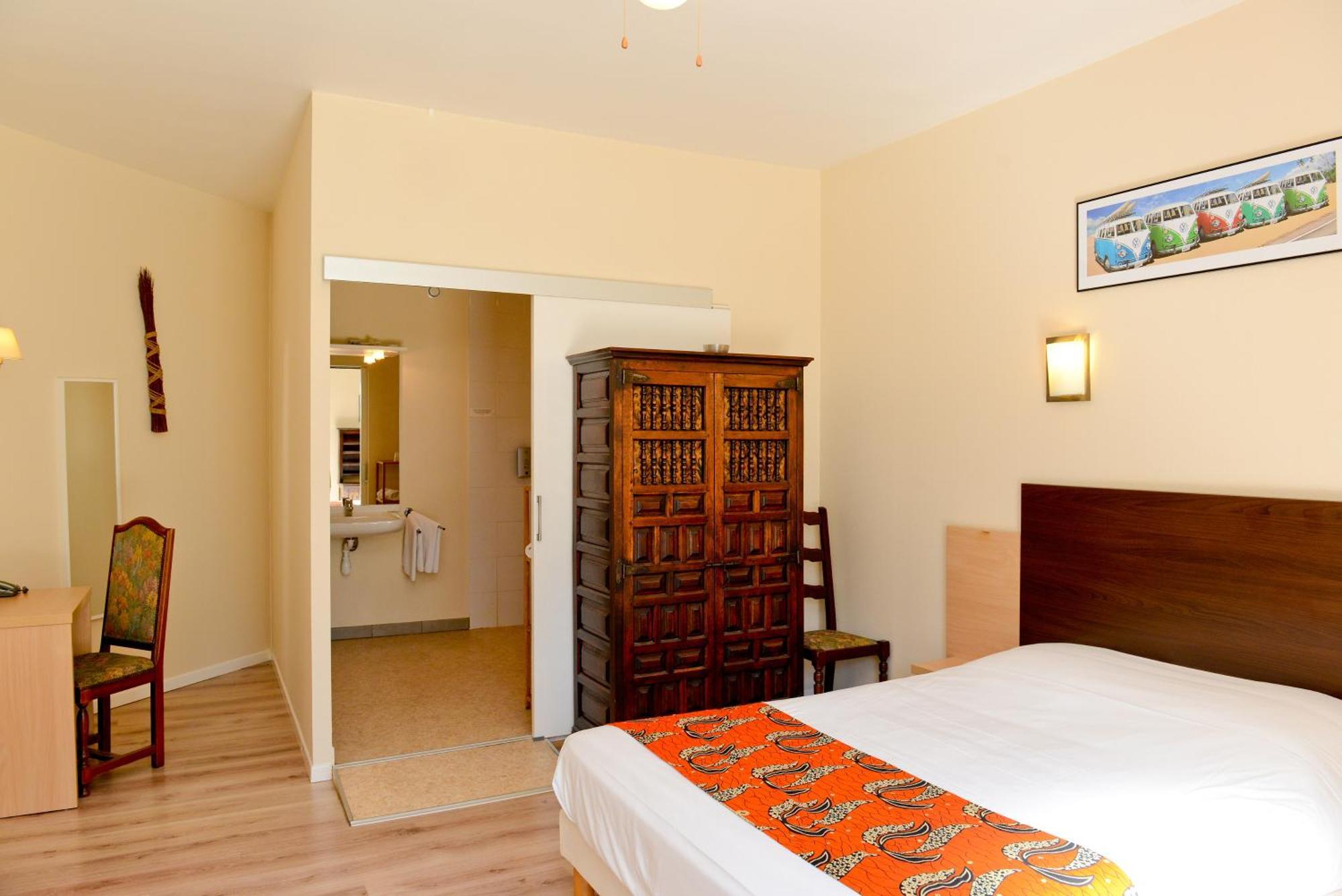 Logis Hostellerie Du Neez Gan Екстер'єр фото