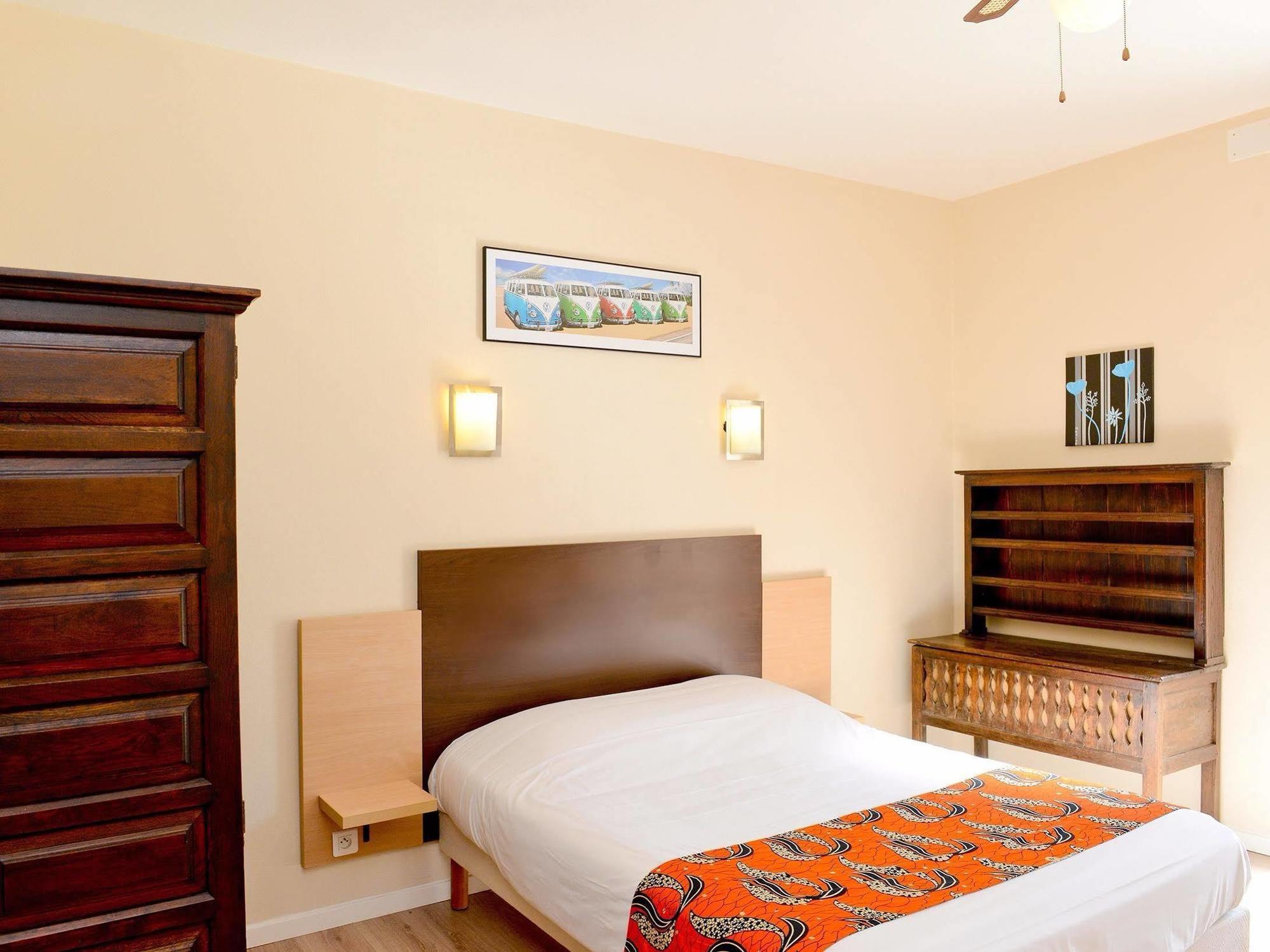 Logis Hostellerie Du Neez Gan Екстер'єр фото
