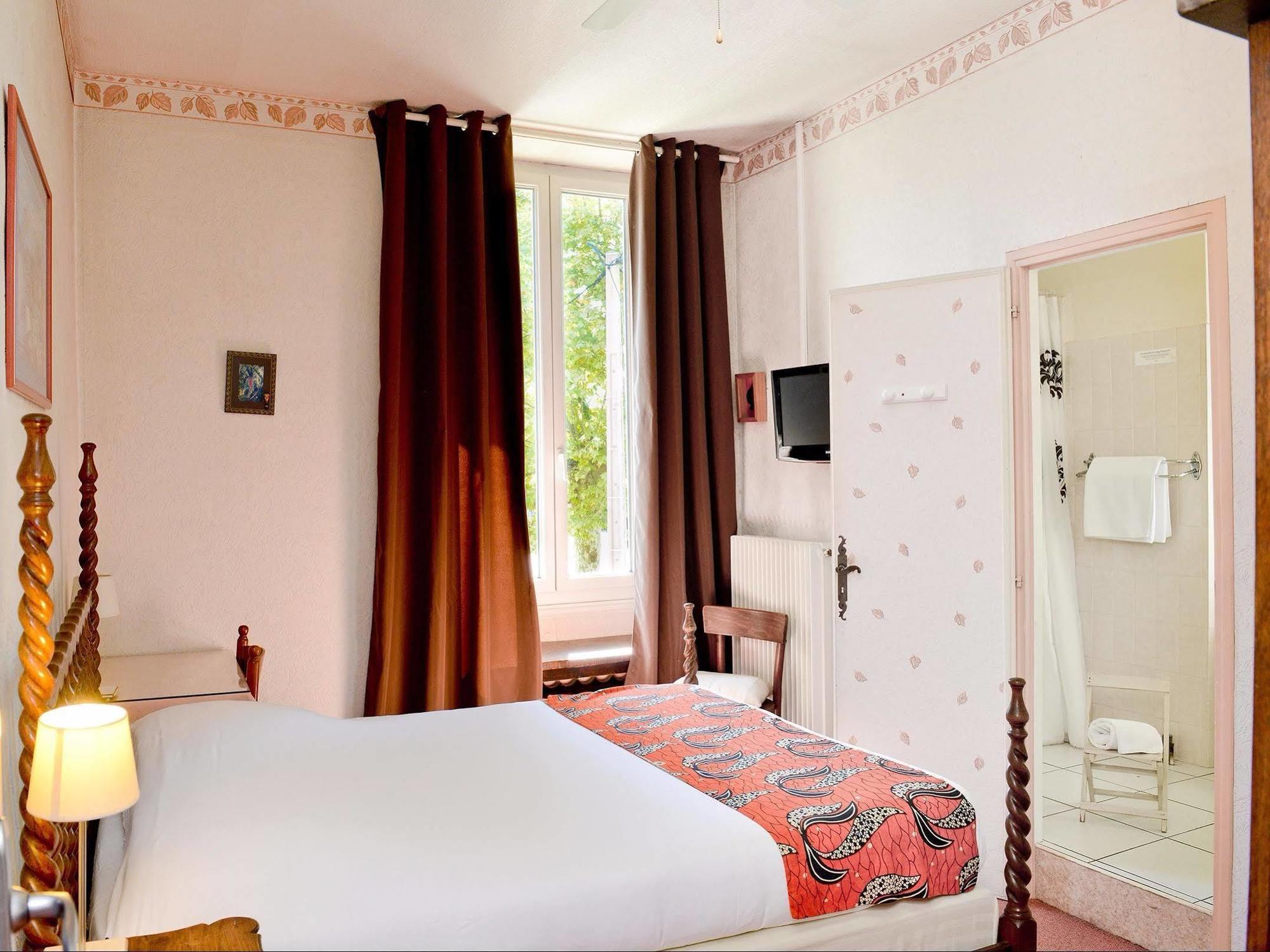 Logis Hostellerie Du Neez Gan Екстер'єр фото