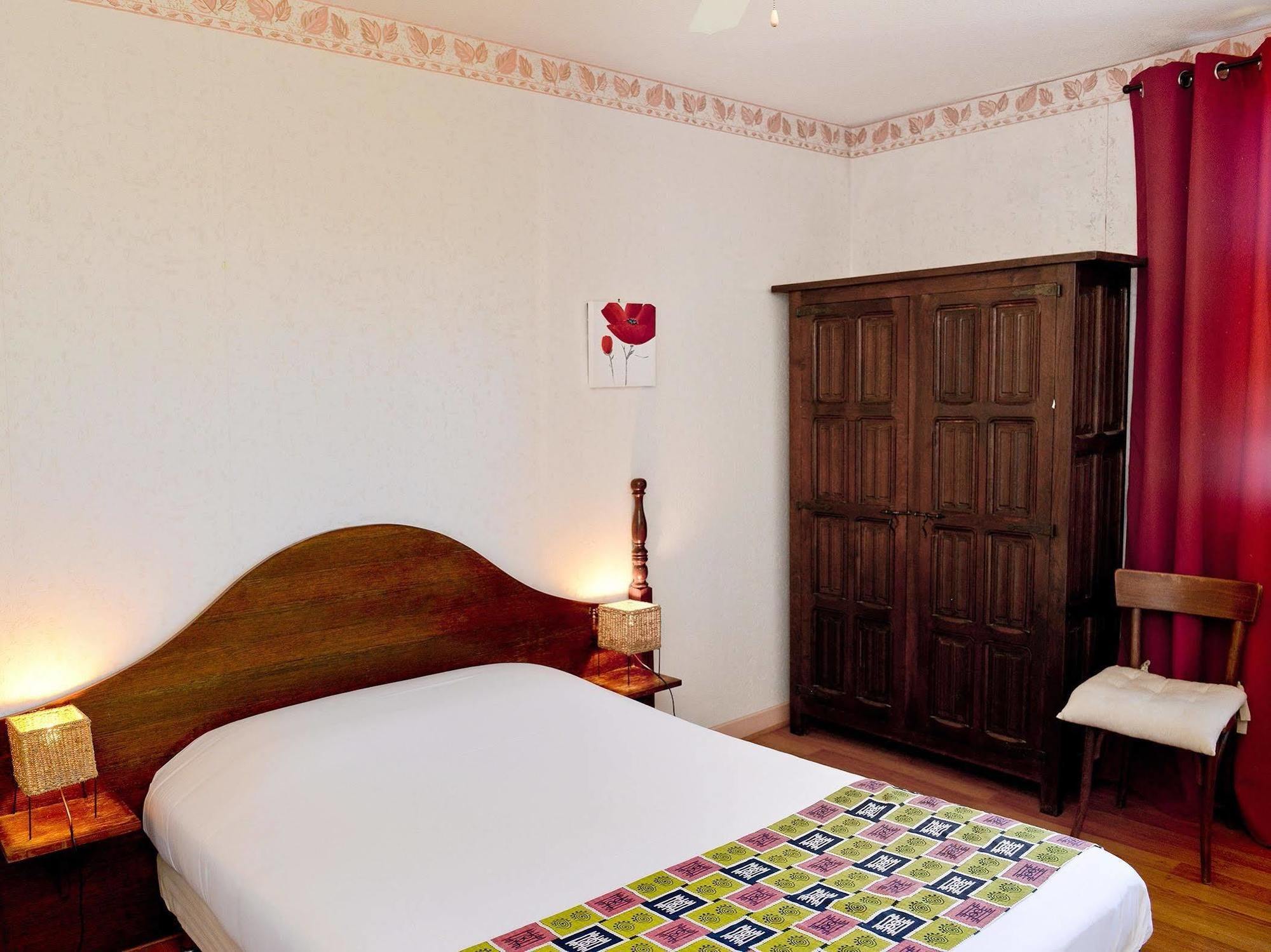 Logis Hostellerie Du Neez Gan Екстер'єр фото