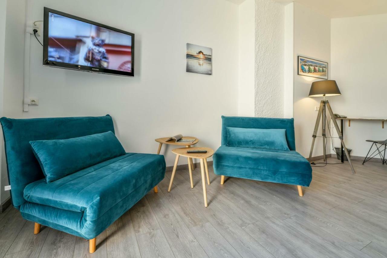 Logis Hostellerie Du Neez Gan Екстер'єр фото