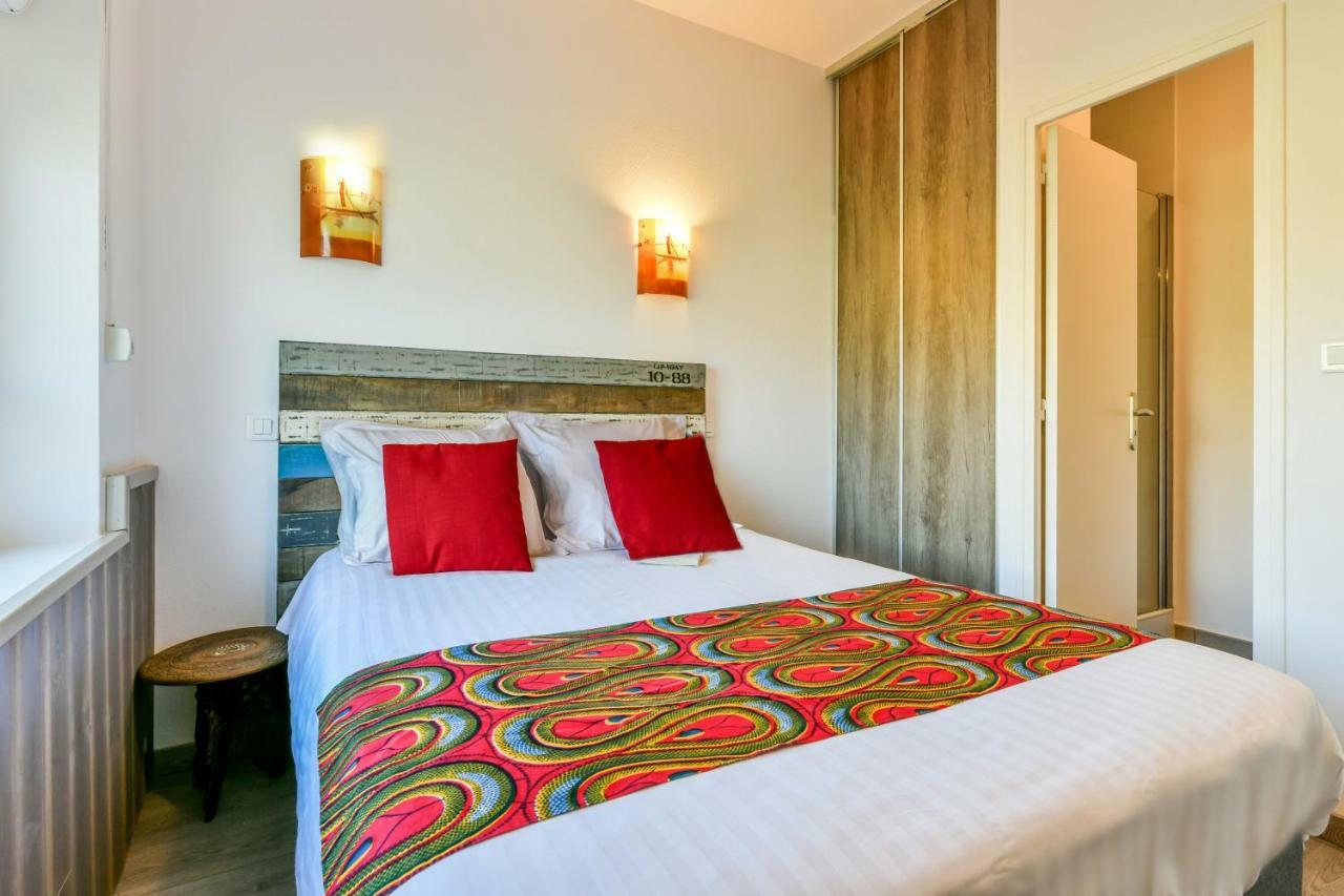 Logis Hostellerie Du Neez Gan Екстер'єр фото